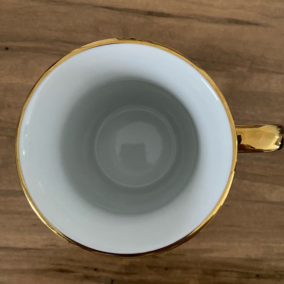 💙Charming Gold-Trimmed Mug with Pooh, Tigger Eeyore - Picture 3 of 4